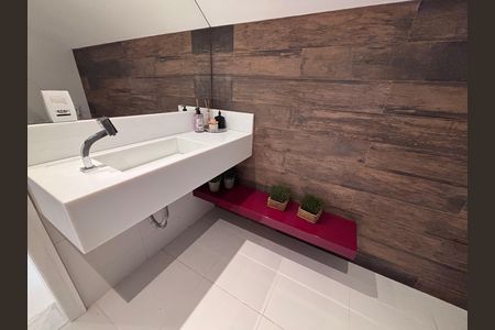 Apartamento à venda com 350m², 3 quartos e 4 vagas Apartamento à venda com 350m², 3 quartos e 4 vagasBanheiro do sótão