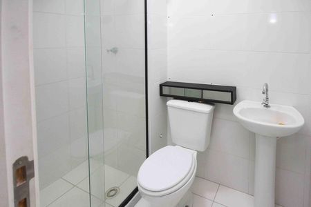 Banheiro de apartamento para alugar com 1 quarto, 24m² em Cidade Satelite Santa Barbara, São Paulo