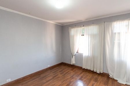 Casa para alugar com 300m², 3 quartos e 4 vagas Casa para alugar com 300m², 3 quartos e 4 vagasQuarto 2