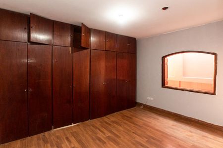 Casa para alugar com 300m², 3 quartos e 4 vagas Casa para alugar com 300m², 3 quartos e 4 vagasSuíte