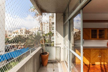 Apartamento à venda com 210m², 4 quartos e 1 vaga Apartamento à venda com 210m², 4 quartos e 1 vagaVaranda da Sala