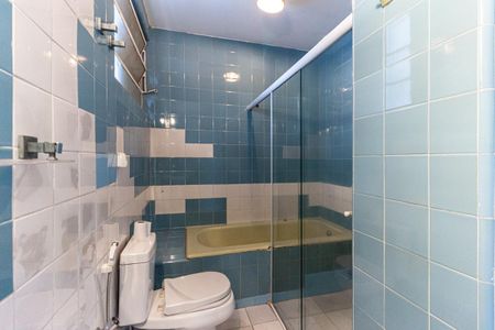 Apartamento à venda com 210m², 4 quartos e 1 vaga Apartamento à venda com 210m², 4 quartos e 1 vagaBanheiro Social