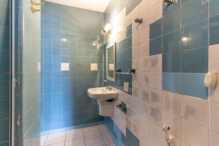 Apartamento à venda com 210m², 4 quartos e 1 vaga Apartamento à venda com 210m², 4 quartos e 1 vagaBanheiro Social