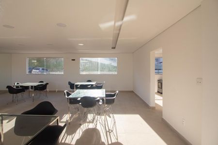 Apartamento para alugar com 50m², 2 quartos e 1 vaga Apartamento para alugar com 50m², 2 quartos e 1 vaga Área comum - Salão de Festas 2