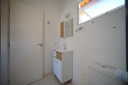 Casa para alugar com 110m², 2 quartos e 2 vagasBanheiro da Suíte 1