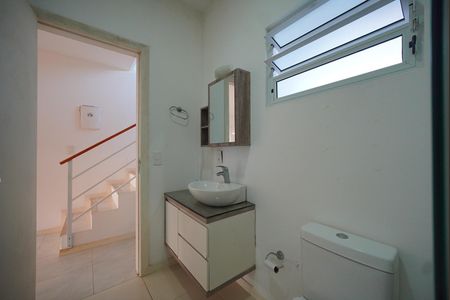 Banheiro de casa para alugar com 2 quartos, 110m² em Rio Tavares, Florianópolis