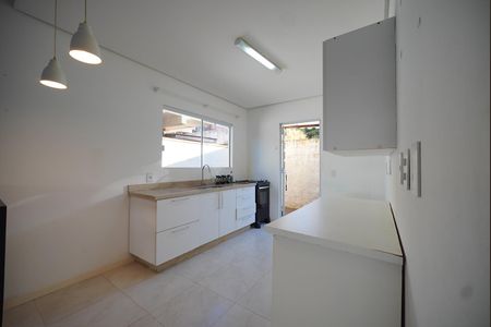 Casa para alugar com 110m², 2 quartos e 2 vagasCozinha