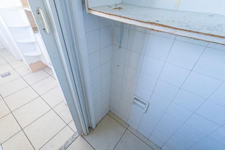 banheiro de serviço de apartamento para alugar com 2 quartos, 77m² em Liberdade, Belo Horizonte