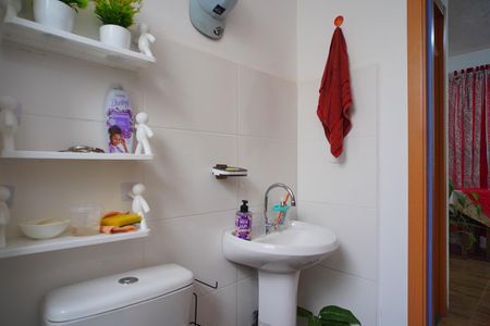 Banheiro  de apartamento à venda com 2 quartos, 50m² em Restinga, Porto Alegre