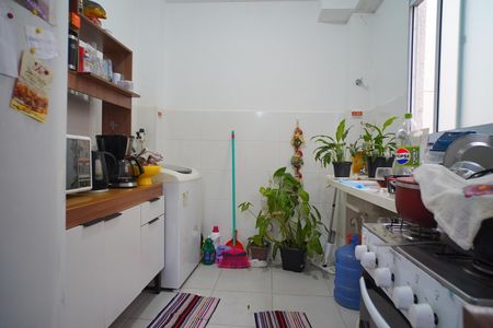 Cozinha  de apartamento à venda com 2 quartos, 50m² em Restinga, Porto Alegre