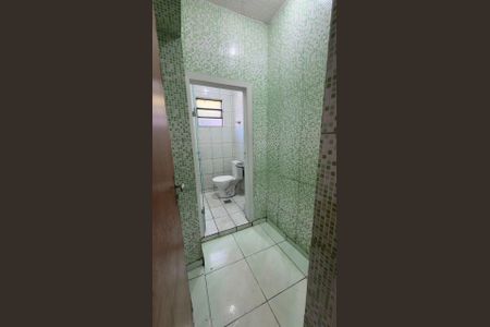 Banheiro social de casa de condomínio para alugar com 1 quarto, 150m² em Floresta, Belo Horizonte