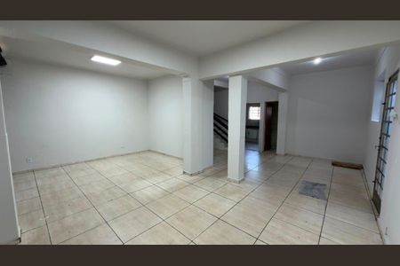 Sala de casa de condomínio para alugar com 1 quarto, 150m² em Floresta, Belo Horizonte