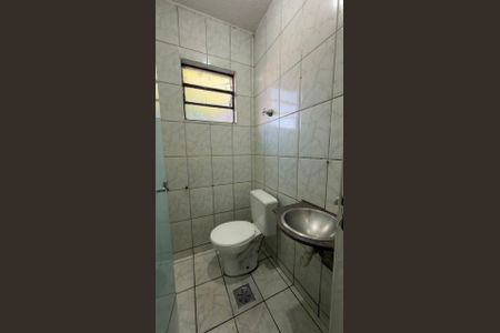 Banheiro social de casa de condomínio para alugar com 1 quarto, 150m² em Floresta, Belo Horizonte