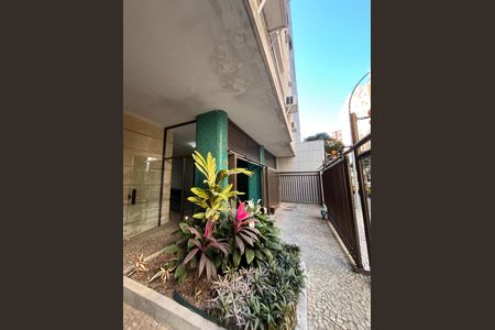 Fachada  de apartamento para alugar com 3 quartos, 218m² em Copacabana, Rio de Janeiro