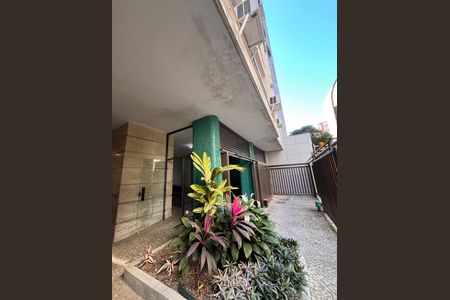 Apartamento para alugar com 218m², 3 quartos e 1 vaga Apartamento para alugar com 218m², 3 quartos e 1 vagaFachada