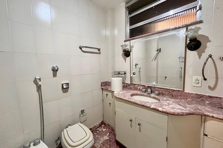 Apartamento para alugar com 218m², 3 quartos e 1 vaga Apartamento para alugar com 218m², 3 quartos e 1 vagaBanheiro da Suíte