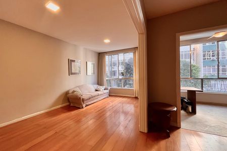 Apartamento para alugar com 218m², 3 quartos e 1 vaga Apartamento para alugar com 218m², 3 quartos e 1 vagaSala