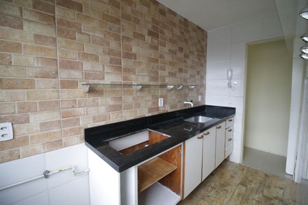Cozinha de apartamento para alugar com 2 quartos, 44m² em Gardênia Azul, Rio de Janeiro