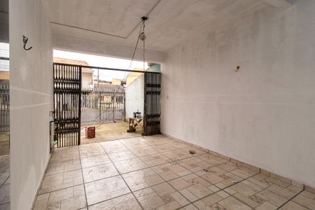 Garagem de casa para alugar com 2 quartos, 110m² em Uberaba, Curitiba