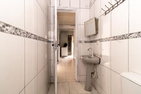 Banheiro Social de casa para alugar com 2 quartos, 110m² em Uberaba, Curitiba