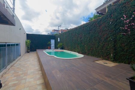 Casa para alugar com 180m², 2 quartos e sem vaga Casa para alugar com 180m², 2 quartos e sem vagaPiscina