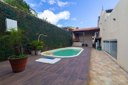 Piscina de casa para alugar com 2 quartos, 180m² em Parque Dom Joao Neri, São Paulo