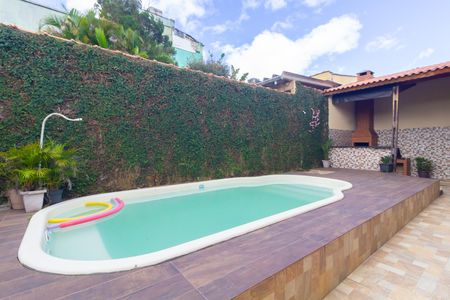 Casa para alugar com 180m², 2 quartos e sem vaga Casa para alugar com 180m², 2 quartos e sem vagaPiscina