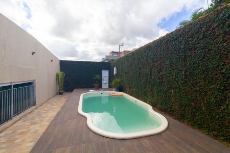 Casa para alugar com 180m², 2 quartos e sem vaga Casa para alugar com 180m², 2 quartos e sem vagaPiscina