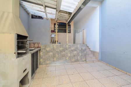 Casa à venda com 137m², 4 quartos e 2 vagasQuintal