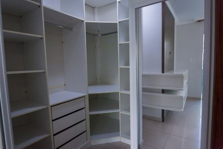 Apartamento à venda com 120m², 4 quartos e 2 vagas Apartamento à venda com 120m², 4 quartos e 2 vagasCloset da suíte