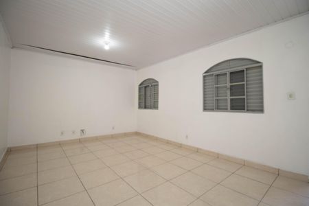 Casa para alugar com 100m², 4 quartos e 2 vagas Casa para alugar com 100m², 4 quartos e 2 vagasSala