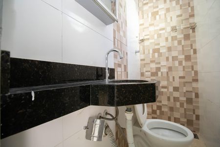 Casa para alugar com 100m², 4 quartos e 2 vagas Casa para alugar com 100m², 4 quartos e 2 vagasBanheiro Social