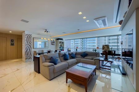 Apartamento para alugar com 4 quartos, 197m² em Jardim das Acacias, São Paulo