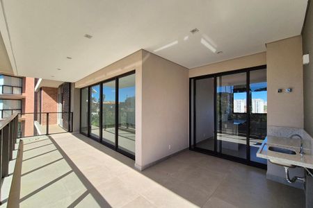 Apartamento à venda com 243m², 4 quartos e 4 vagas Apartamento à venda com 243m², 4 quartos e 4 vagasVaranda da Sala