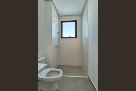 Apartamento à venda com 243m², 4 quartos e 4 vagas Apartamento à venda com 243m², 4 quartos e 4 vagasBanheiro da Suíte 2