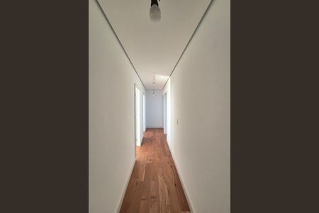 Apartamento à venda com 243m², 4 quartos e 4 vagas Apartamento à venda com 243m², 4 quartos e 4 vagasCorredor das Suítes
