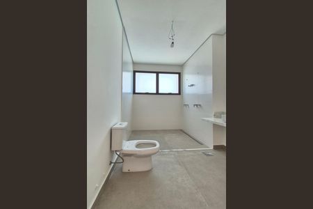 Apartamento à venda com 243m², 4 quartos e 4 vagas Apartamento à venda com 243m², 4 quartos e 4 vagasBanheiro da Suíte 4