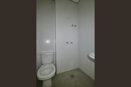 Apartamento à venda com 243m², 4 quartos e 4 vagas Apartamento à venda com 243m², 4 quartos e 4 vagasBanheiro de Serviço