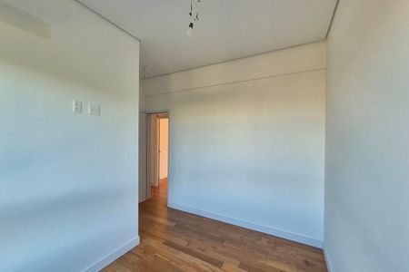Apartamento à venda com 243m², 4 quartos e 4 vagas Apartamento à venda com 243m², 4 quartos e 4 vagasQuarto 3 - Suíte