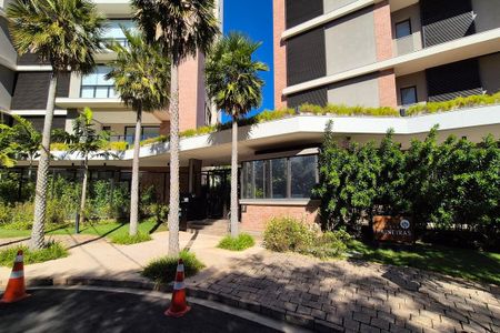 Apartamento à venda com 243m², 4 quartos e 4 vagas Apartamento à venda com 243m², 4 quartos e 4 vagasFachada e Portaria