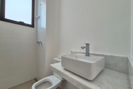 Apartamento à venda com 243m², 4 quartos e 4 vagas Apartamento à venda com 243m², 4 quartos e 4 vagasBanheiro da Suíte 3