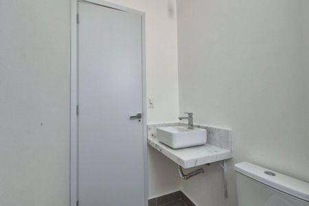 Apartamento à venda com 243m², 4 quartos e 4 vagas Apartamento à venda com 243m², 4 quartos e 4 vagasBanheiro da Suíte 2