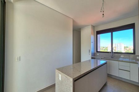 Apartamento à venda com 243m², 4 quartos e 4 vagas Apartamento à venda com 243m², 4 quartos e 4 vagasCozinha