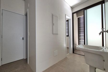 Apartamento à venda com 243m², 4 quartos e 4 vagas Apartamento à venda com 243m², 4 quartos e 4 vagasÁrea de Serviço