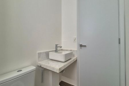 Apartamento à venda com 243m², 4 quartos e 4 vagas Apartamento à venda com 243m², 4 quartos e 4 vagasBanheiro da Suíte 1