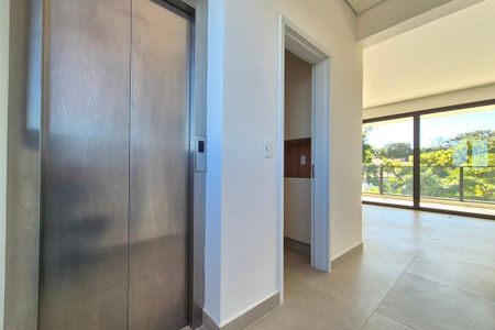 Apartamento à venda com 243m², 4 quartos e 4 vagas Apartamento à venda com 243m², 4 quartos e 4 vagasHall de Entrada