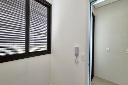 Apartamento à venda com 243m², 4 quartos e 4 vagas Apartamento à venda com 243m², 4 quartos e 4 vagasQuarto de Serviço