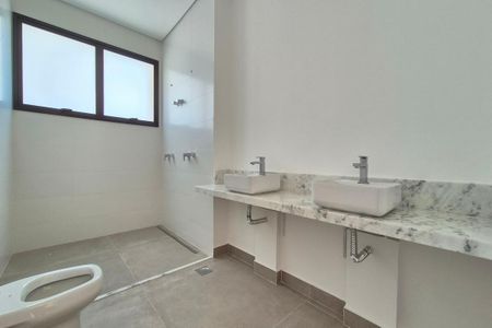 Apartamento à venda com 243m², 4 quartos e 4 vagas Apartamento à venda com 243m², 4 quartos e 4 vagasBanheiro da Suíte 4