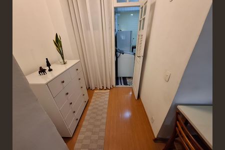 Apartamento à venda com 70m², 3 quartos e sem vaga Apartamento à venda com 70m², 3 quartos e sem vagaHall