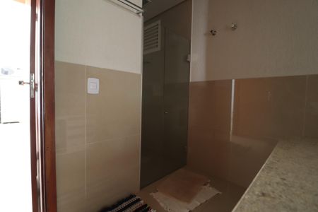 Banheiro de apartamento para alugar com 1 quarto, 53m² em Centro, Uberlândia